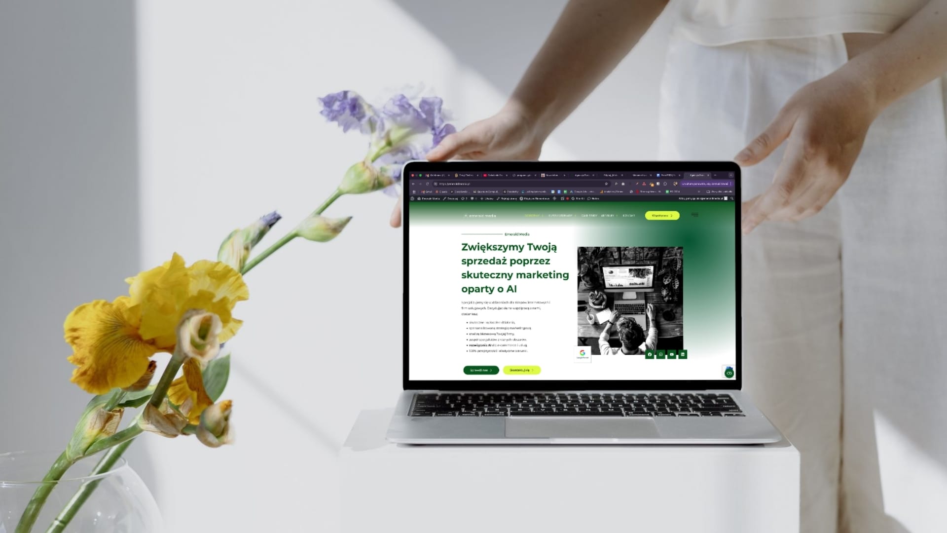 mockup emerald media