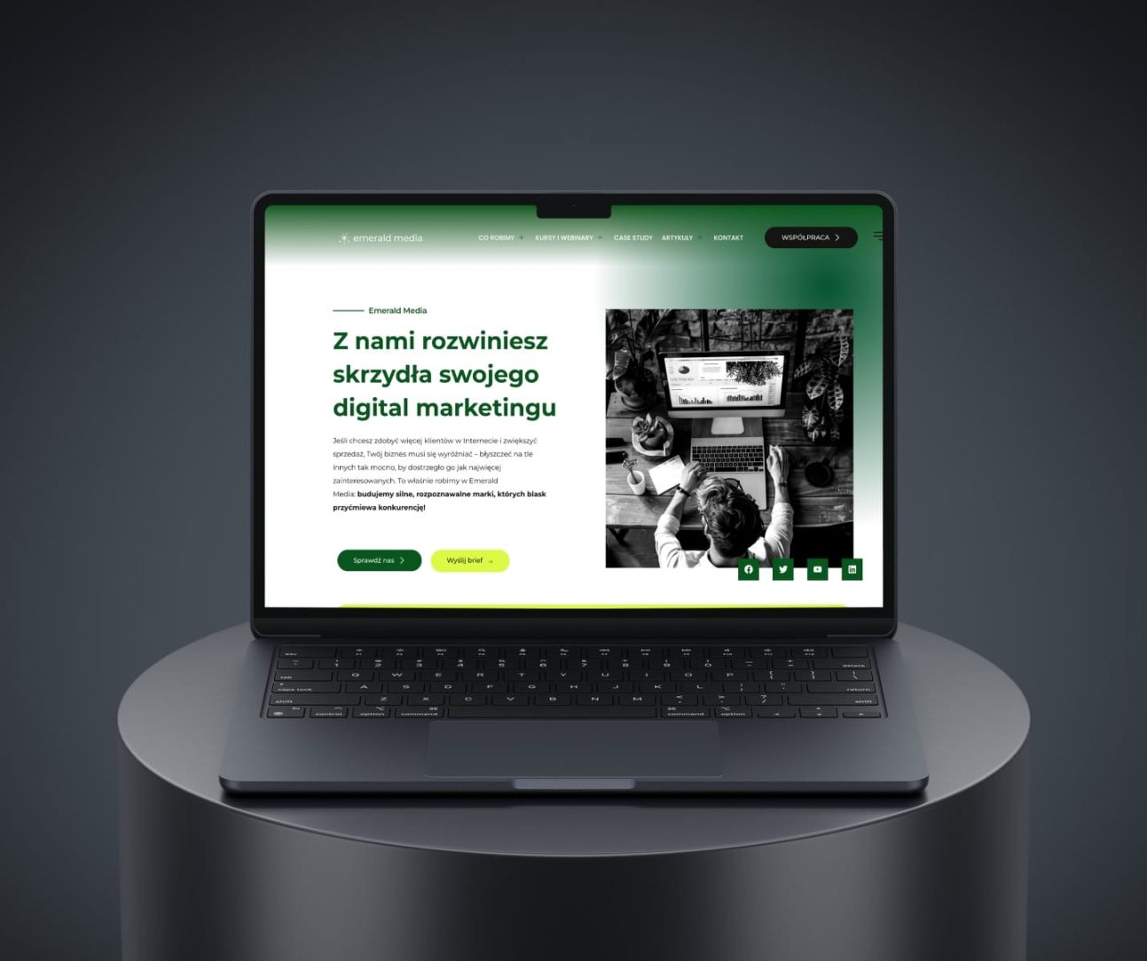 Mockup strony Emerald Media w wersji desktop